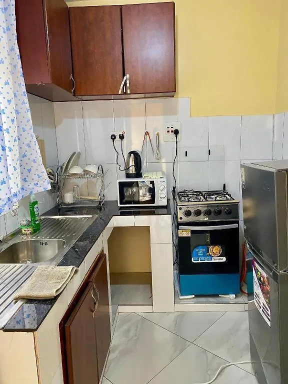 Tom Cozy Apartment In カンパラ